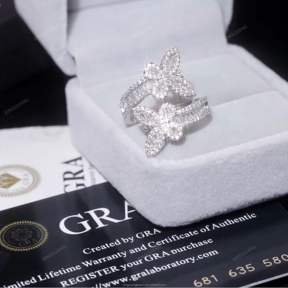 Elegant Silver Butterfly Ring - Picture 3 of 4